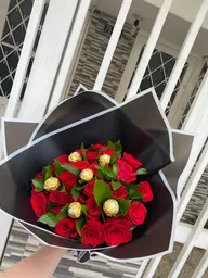 Flores Rosas Rojas Y Ferreros