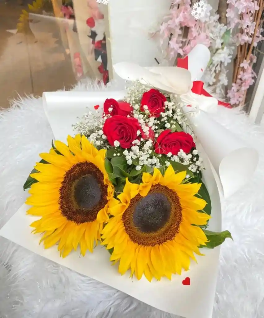 Bouquet De Rosasy Girasoles