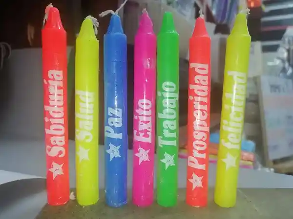 Velas Estampadas X7 Unidades Para El Dia De Velitas