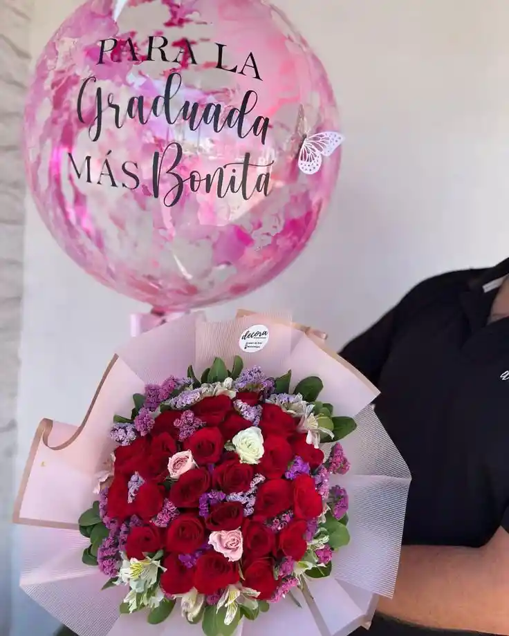 Bouquet De Rosas Rojas Con Globo De Graduacion