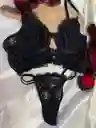 Conjunto En Varilla Con Detalles En La Parte Delantera