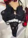Conjunto En Varilla Con Detalles En La Parte Delantera