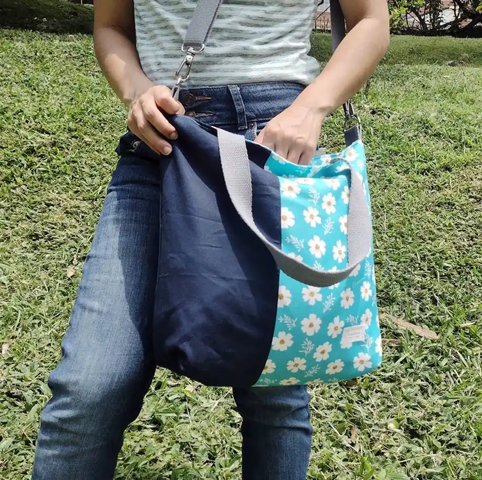 Bolso Flores Blancas 40 X 40