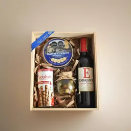 Ancheta Navideña Gourmet Con Vino, Barquillos Y Galletas De Mantequilla: Un Regalo Elegante Para Navidad