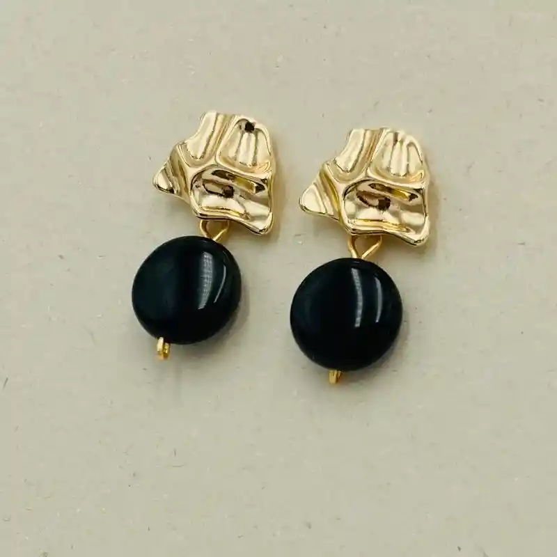 Aros Dorados Con Piedra Obsidiana