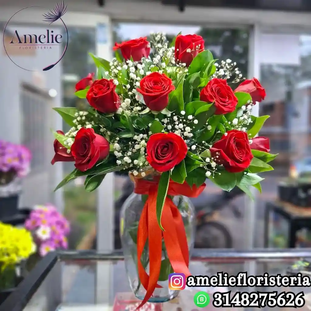 Jarrón Con Rosas