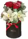 Caja De Navidad Rosas Escarchadas Y Orquídeas Cymbidium