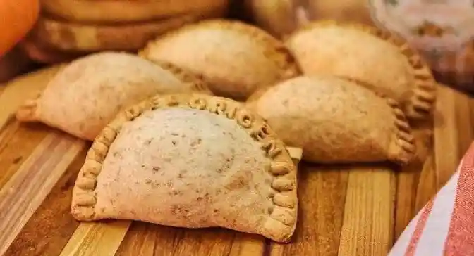 Mini Empanadas Italianas Tomates Y Albahaca 12 Unidades.