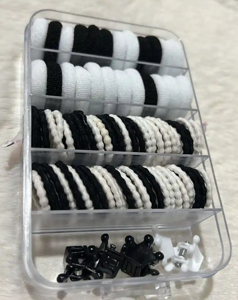 Estuche Acrilico Cauchos Para Cabello Cauchitos Moñas Ganchitos Piojitos Blancos-negros