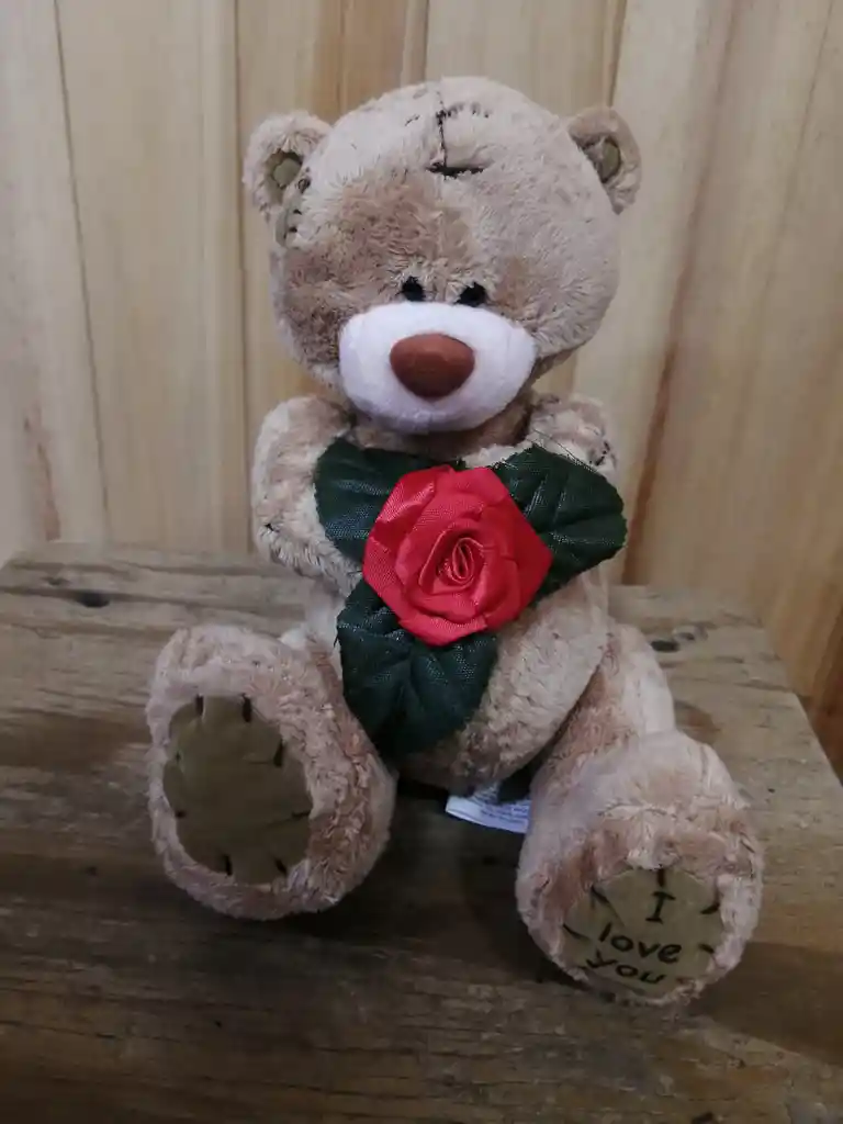 Oso Con Una Rosa