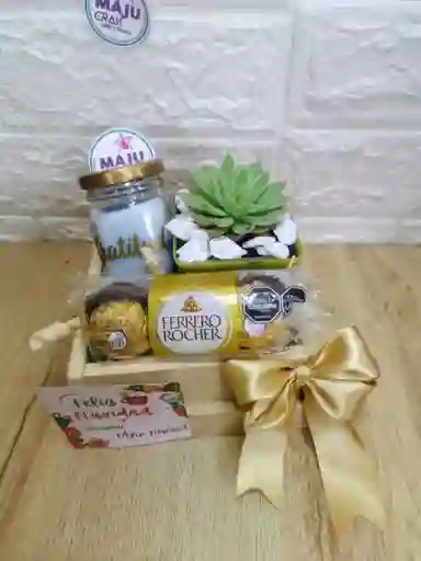 Detalle Con Vela Y Suculenta