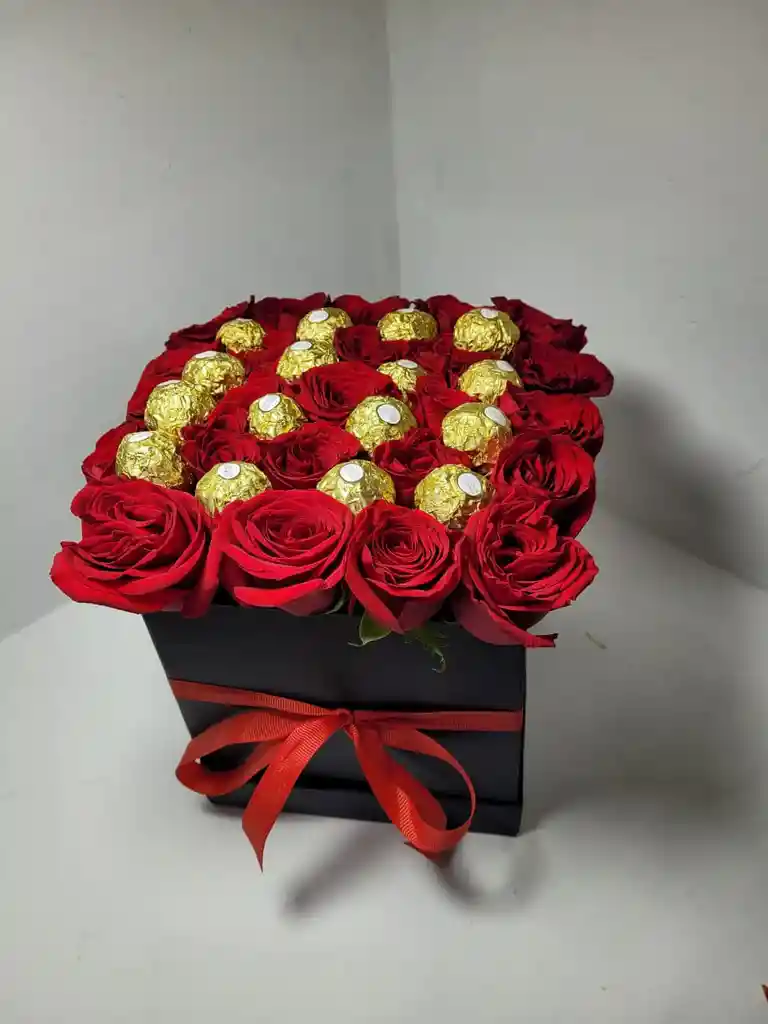 Caja De Rosas Rojas Y Chocolates Ferrero