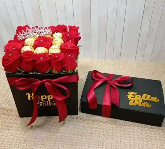 Detalle Rosas Y Fresas Cubiertas