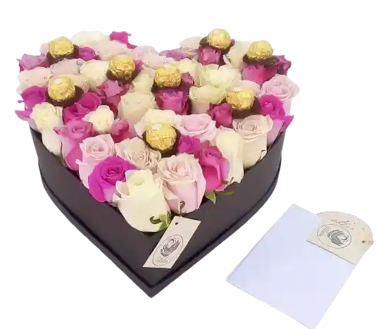 Corazón De Rosas Blancas, Lila, Rosadas Y Fucsia Con Chocolates Ferrero