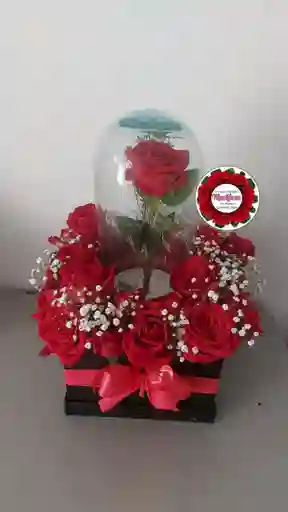 Caja Con Rosas Naturales Y Una Rosa Inmortalizada