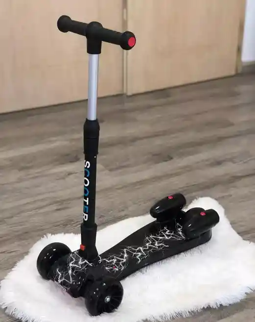 Patineta Scooter Altura Ajustable De Humo Con Luces Led Y Sonido