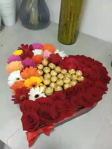 Corazon De Rosas , Gerberas Y Ferreros