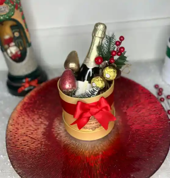 Cilindro De Lujo Mini Con Vino Chandon, Chocolates Ferrero Rocher Y Fresas Con Chocolate - Navidad