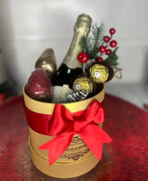 Cilindro De Lujo Mini Con Vino Chandon, Chocolates Ferrero Rocher Y Fresas Con Chocolate - Navidad