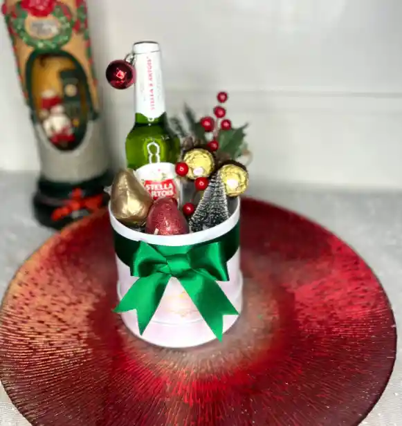 Cilindro De Lujo Mini Con Stella Artois, Chocolates Ferrero Rocher Y Fresas Con Chocolate - Navidad