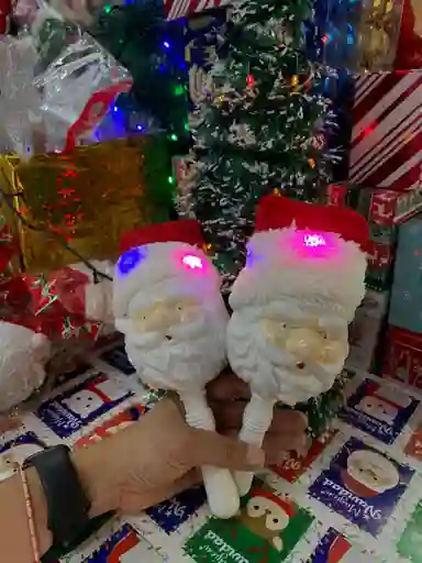 Maracas Navideñas Peluche Luminosas Gorro Peluche Papa Noel Luz Led Navidad