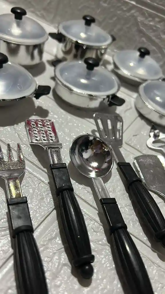 Accesorios Para Cocina Niñas Ollas + Cubiertos Metalizada Juguetes Para Niñas