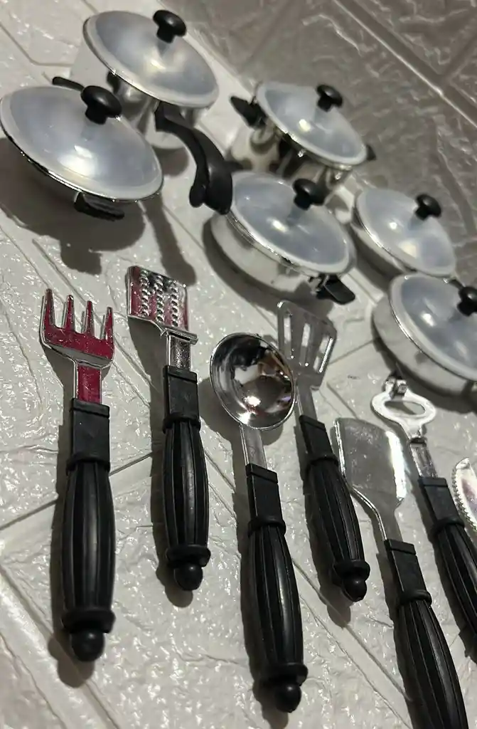 Accesorios Para Cocina Niñas Ollas + Cubiertos Metalizada Juguetes Para Niñas