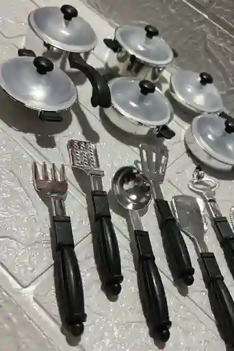 Accesorios Para Cocina Niñas Ollas + Cubiertos Metalizada Juguetes Para Niñas