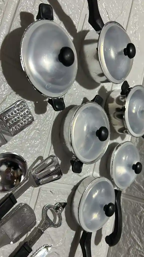 Accesorios Para Cocina Niñas Ollas + Cubiertos Metalizada Juguetes Para Niñas