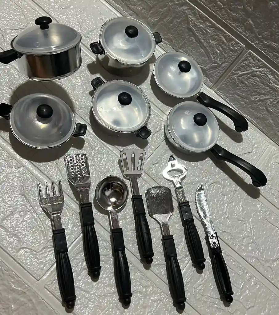 Accesorios Para Cocina Niñas Ollas + Cubiertos Metalizada Juguetes Para Niñas