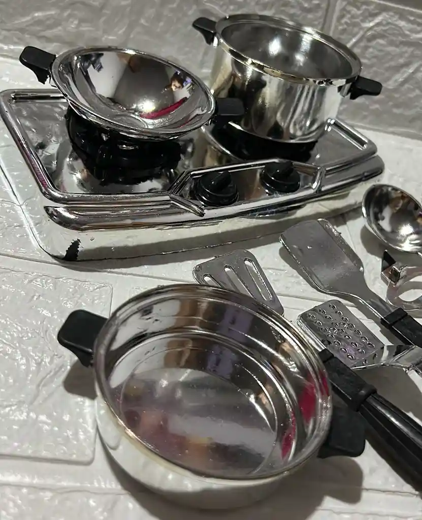 Accesorios Para Cocina Niñas Ollas + Cubiertos + Estufa Metalizada Juguetes Para Niñas