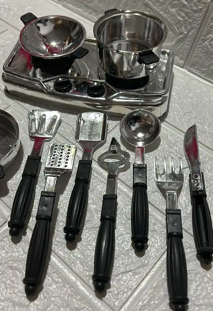 Accesorios Para Cocina Niñas Ollas + Cubiertos + Estufa Metalizada Juguetes Para Niñas