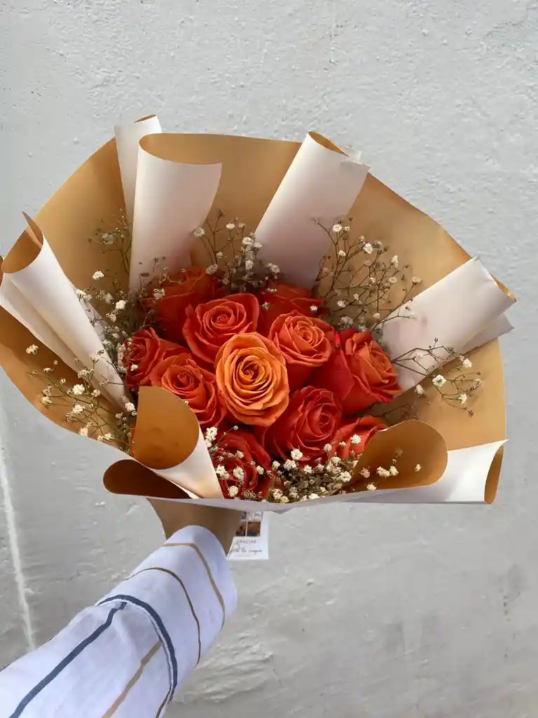 Ramo Naranja Rosas Y Gipsófilas