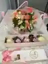 Ramo De Rosas Y Astromelias Mas Caja De Fresas Con Chocolate