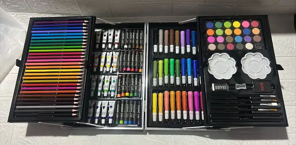 Set De Arte Mickey Y Minnie Mouse Marcadores + Crayolas + Colores + Plumones + Pintura Acrilica Etc