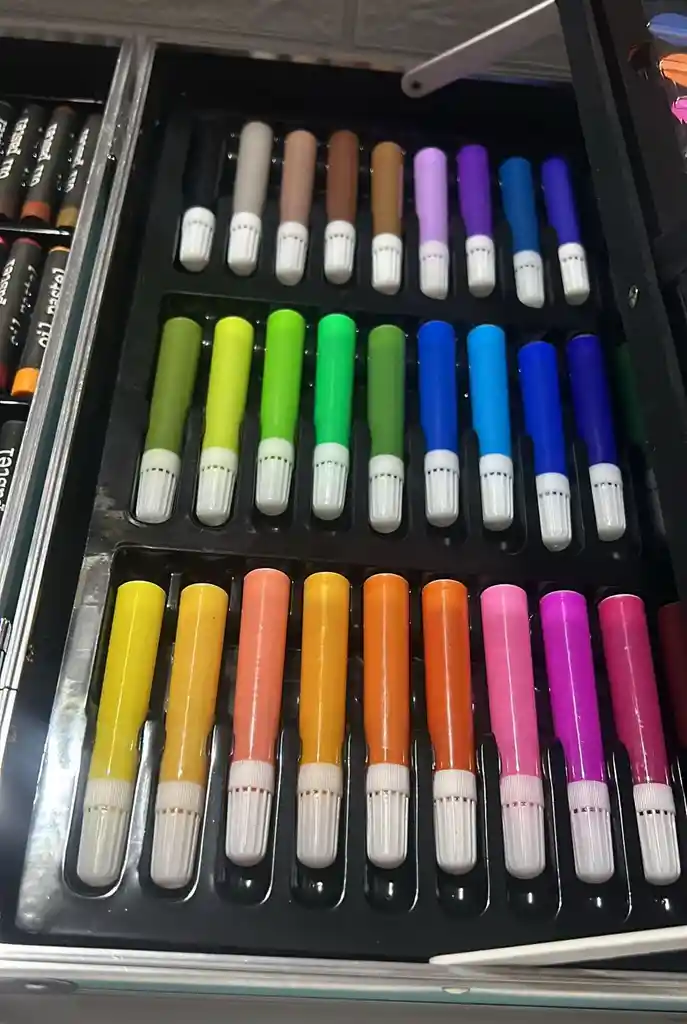 Set De Arte Monsters Inc Marcadores + Crayolas + Colores + Plumones + Pintura Acrilica Etc