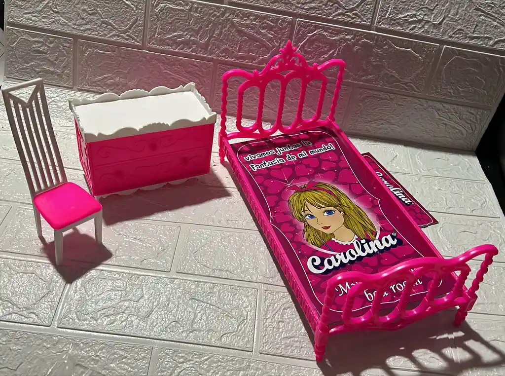 Juego Alcoba Para Muñecas Cama + Cajonera + Silla Juguetes Para Niña