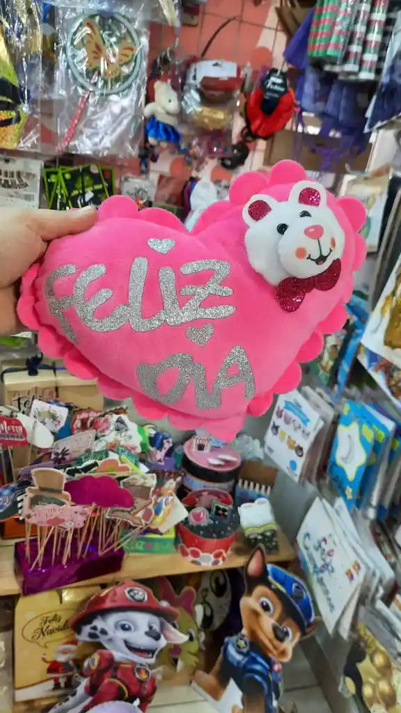 Cojin Peluche De Corazón Feliz Día