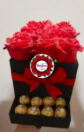 Caja De Dos Pisos Con Rosas Y Chocolates