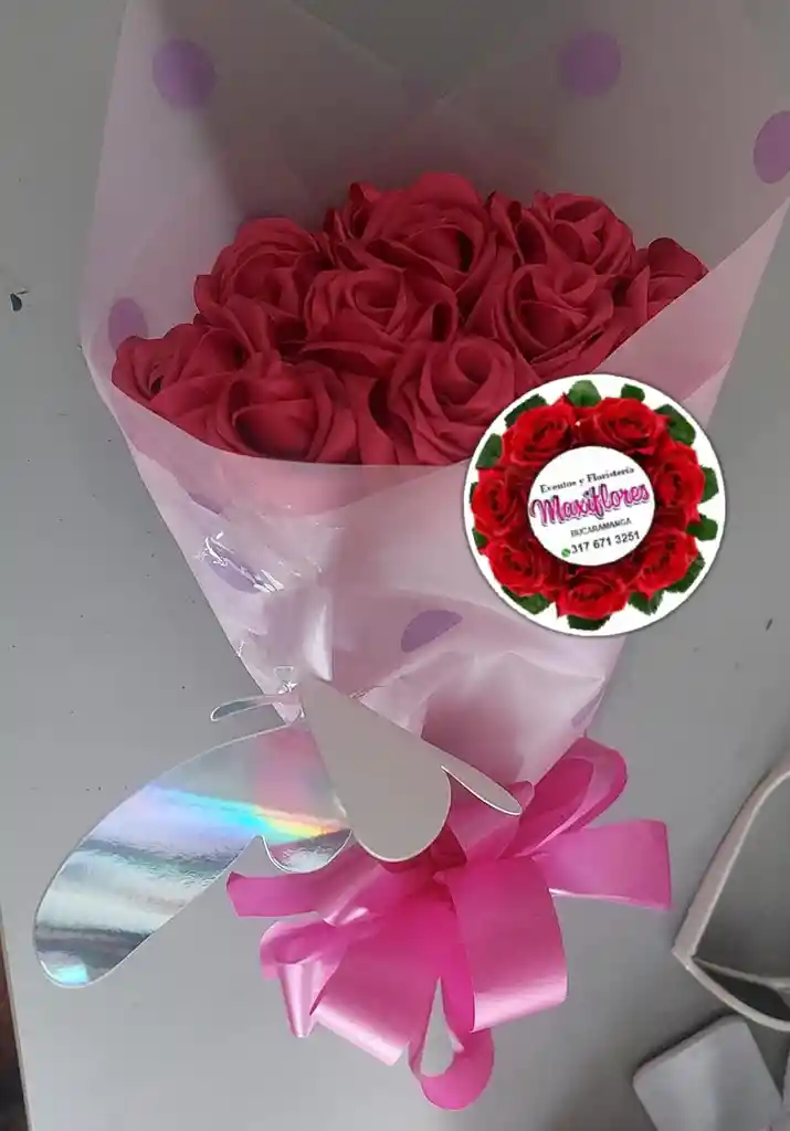 Ramo De Rosas Fucsias Preservadas Con Mariposa
