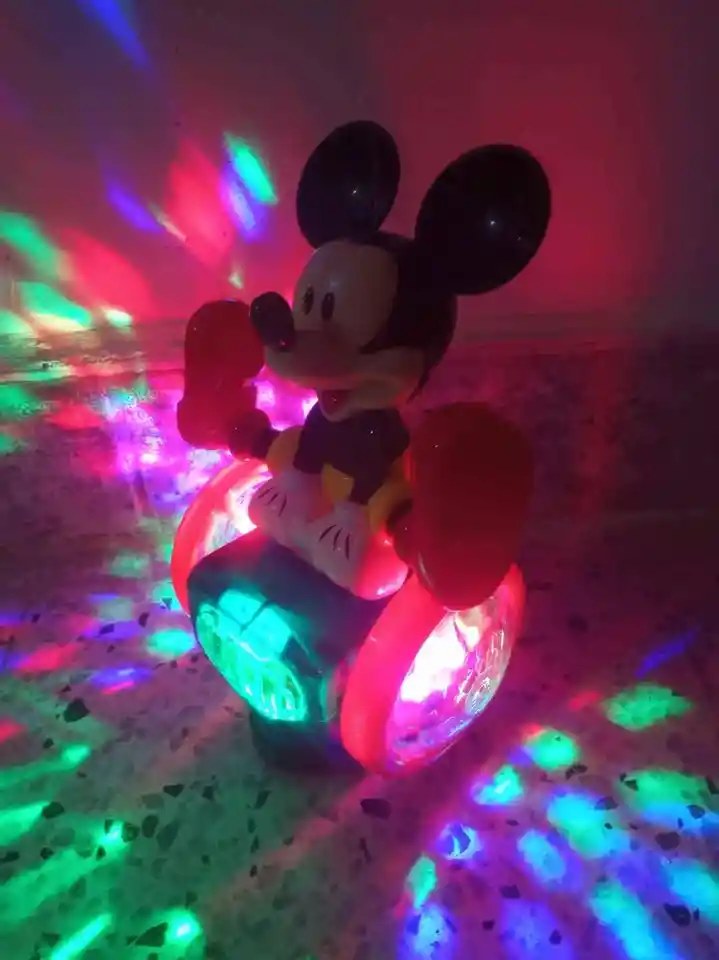 Carro Musical De Mickey Mouse Con Luz Tipo Discoteca Moviemiento 360 Grados
