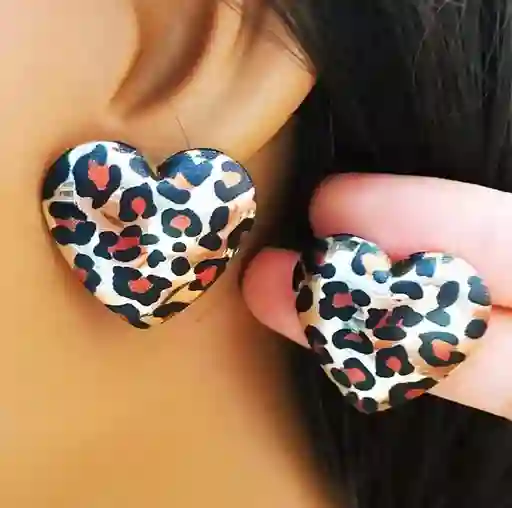 Aretes Corazon Animal Print Fantasia Plateados