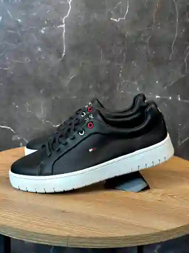 Tenis Tommy