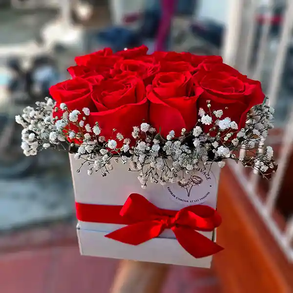 Sembrado 16 Rosas Caja Cuadrada