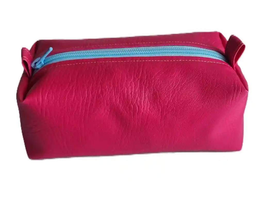 Cosmetiquera En Semicuero Fucsia Pequeño / Estuche De Viaje