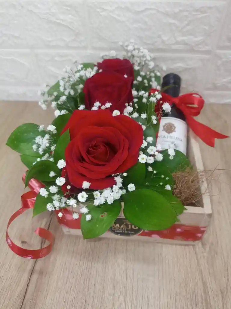 Caja Con Vino Y Rosas Regalo Perfecto