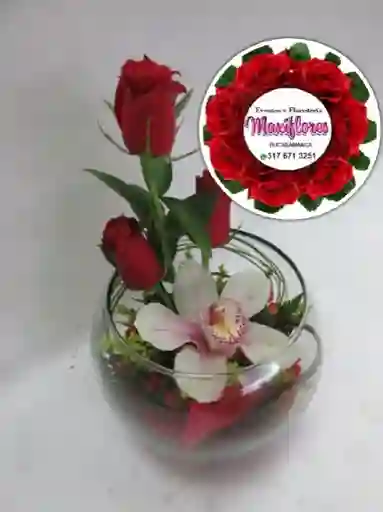 Pecera Con Rosas Y Orquidea