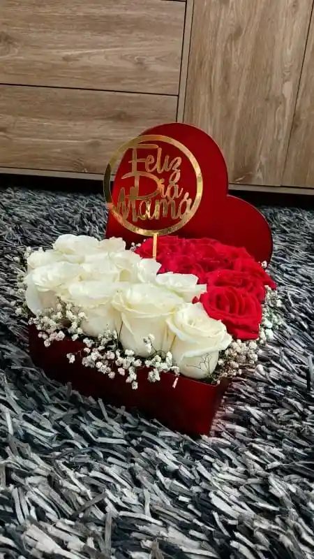Rosas En Corazón Deluxe - Rosas Rojas Y Blancas