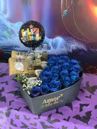 Arreglo Floral De Corazon Con Rosas Azules