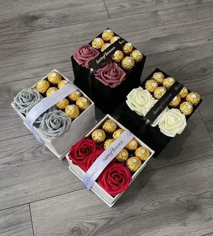 Caja De Rosas Y Ferreros